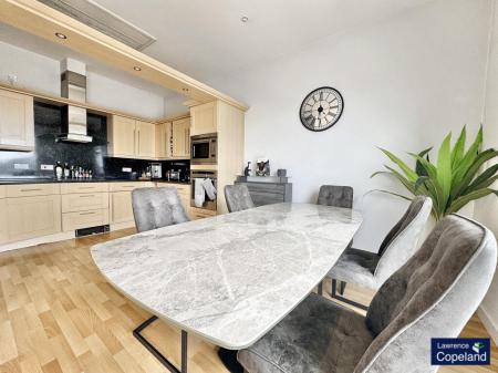 2 bedroom Apartment for sale in The Quays, Salford Quays, Salford, M50