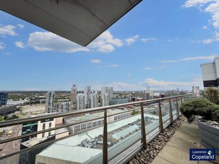 2 bedroom Apartment for sale in The Quays, Salford Quays, Salford, M50