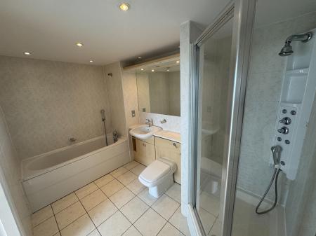 2 bedroom Apartment for sale in The Quays, Salford Quays, Salford, M50