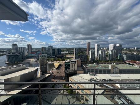 2 bedroom Apartment for sale in The Quays, Salford Quays, Salford, M50