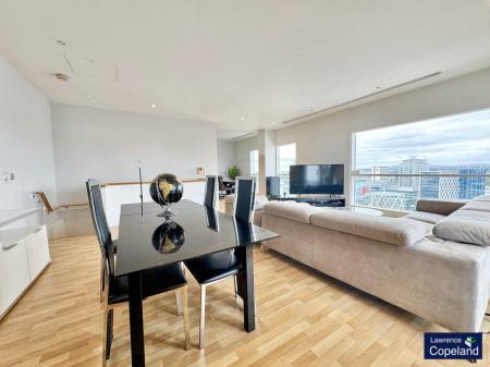 2 bedroom Apartment for sale in The Quays, Salford Quays, Salford, M50