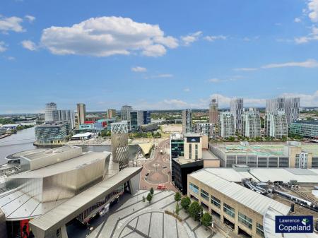 2 bedroom Apartment for sale in The Quays, Salford Quays, Salford, M50