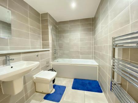 3 bedroom Flat to let in Michigan Point Tower A, Salford Quays, Salford, M50