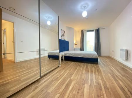 3 bedroom Flat to let in Michigan Point Tower A, Salford Quays, Salford, M50