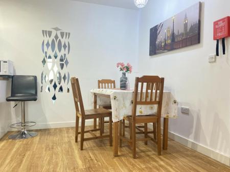 3 bedroom Flat to let in Michigan Point Tower A, Salford Quays, Salford, M50