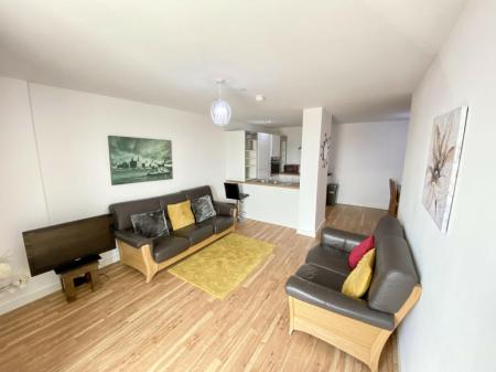 3 bedroom Flat to let in Michigan Point Tower A, Salford Quays, Salford, M50
