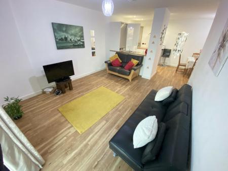 3 bedroom Flat to let in Michigan Point Tower A, Salford Quays, Salford, M50