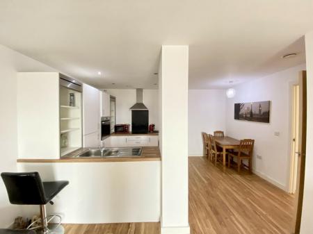 3 bedroom Flat to let in Michigan Point Tower A, Salford Quays, Salford, M50