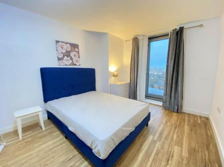 3 bedroom Flat to let in Michigan Point Tower A, Salford Quays, Salford, M50