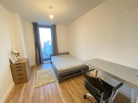 3 bedroom Flat to let in Michigan Point Tower A, Salford Quays, Salford, M50