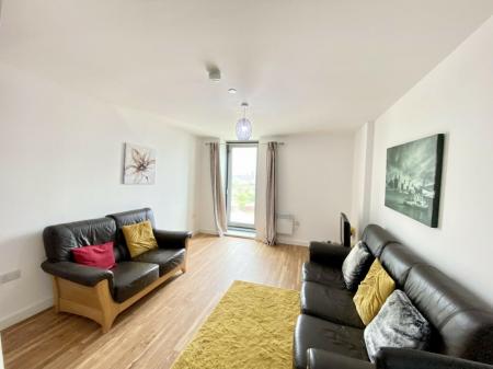 3 bedroom Flat to let in Michigan Point Tower A, Salford Quays, Salford, M50