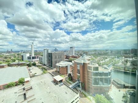 3 bedroom Flat to let in Michigan Point Tower A, Salford Quays, Salford, M50