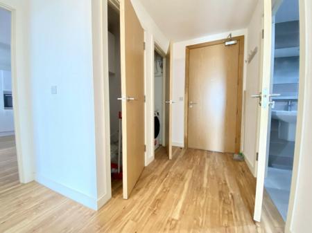 3 bedroom Flat to let in Michigan Point Tower A, Salford Quays, Salford, M50
