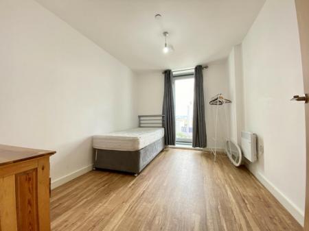 3 bedroom Flat to let in Michigan Point Tower A, Salford Quays, Salford, M50