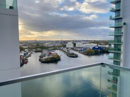 2 bedroom Flat to let in Blue, Media City UK, Salford Quays, Salford, M50