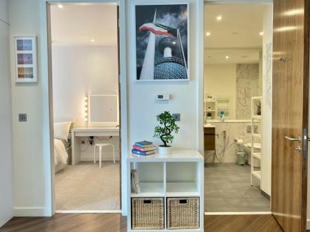 2 bedroom Flat to let in Blue, Media City UK, Salford Quays, Salford, M50