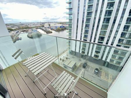 2 bedroom Flat to let in Blue, Media City UK, Salford Quays, Salford, M50