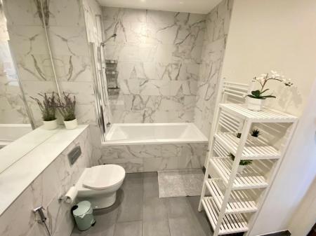 2 bedroom Flat to let in Blue, Media City UK, Salford Quays, Salford, M50