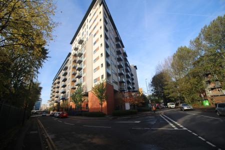 1 bedroom Flat to let in Taylorson Street South, Salford Quays, Salford, M5