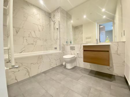 2 bedroom Flat to let in Blue, Media City UK, Salford Quays, Salford, M50