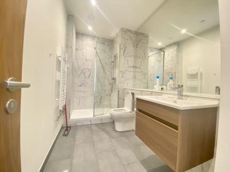 2 bedroom Flat to let in Blue, Media City UK, Salford Quays, Salford, M50