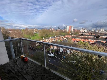 2 bedroom Flat to let in 1a Elmira Way, Salford Quays, Salford, M5