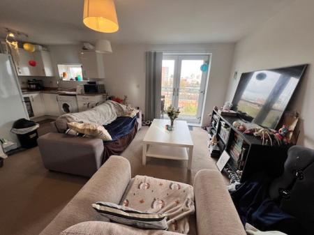 2 bedroom Flat to let in 1a Elmira Way, Salford Quays, Salford, M5