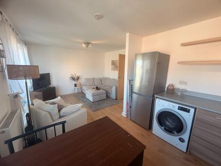 2 bedroom Flat to let in Christie Lane, Salford, M7