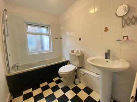 1 bedroom Flat to let in Withington Road., Manchester, M16