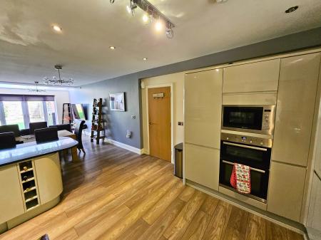 4 bedroom Semi-detached house to let in Cape Street, Withington, Manchester, M20