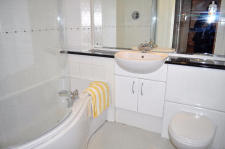 2 bedroom Flat to let in 4 Elmira Way, Salford Quays, Salford, M5