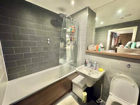 2 bedroom Apartment for sale in Rivergate House (Block A), Wilburn Basin, M5