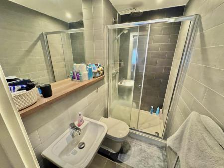 2 bedroom Apartment for sale in Rivergate House (Block A), Wilburn Basin, M5