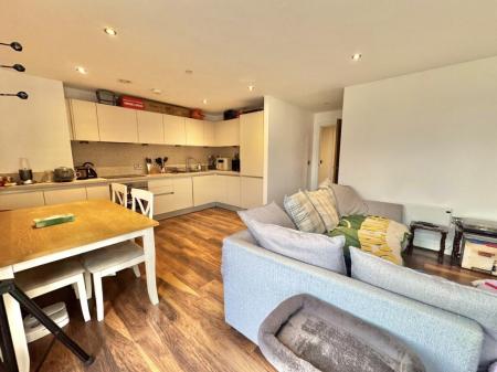 2 bedroom Apartment for sale in Rivergate House (Block A), Wilburn Basin, M5