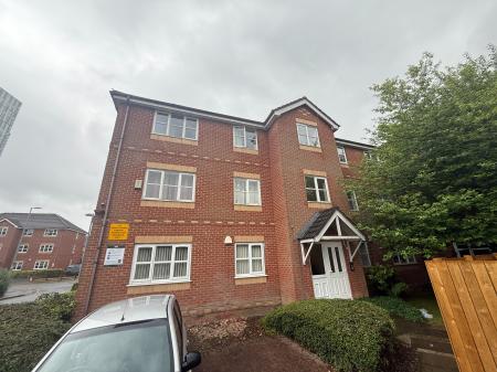 2 bedroom Flat to let in Georgette Drive, Salford, M3