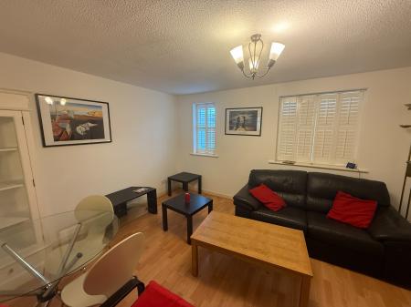 2 bedroom Flat to let in Georgette Drive, Salford, M3