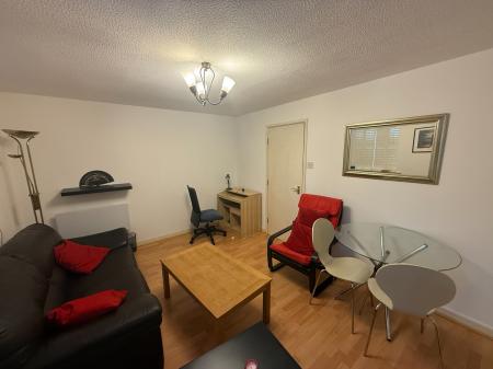 2 bedroom Flat to let in Georgette Drive, Salford, M3