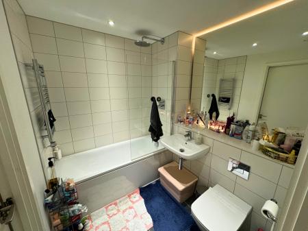 2 bedroom Flat to let in Local Crescent, 14 Hulme Street, Salford, M5