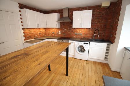 2 bedroom Flat to let in Vancouver Quay, Salford Quays, Salford, M50