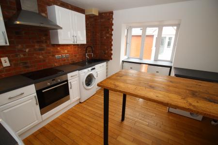 2 bedroom Flat to let in Vancouver Quay, Salford Quays, Salford, M50
