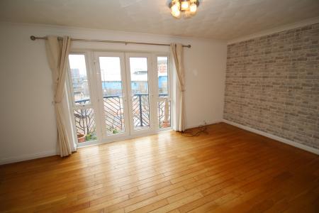 2 bedroom Flat to let in Vancouver Quay, Salford Quays, Salford, M50