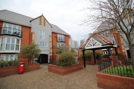 2 bedroom Flat to let in Vancouver Quay, Salford Quays, Salford, M50