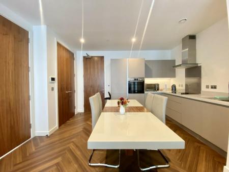 2 bedroom Flat to let in Blue, Media City UK, Salford Quays, Salford, M50