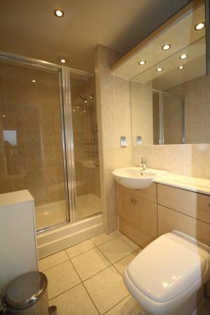 2 bedroom Flat to let in The Quays, Salford Quays, Salford, M50