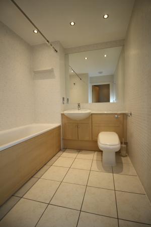 2 bedroom Flat to let in The Quays, Salford Quays, Salford, M50