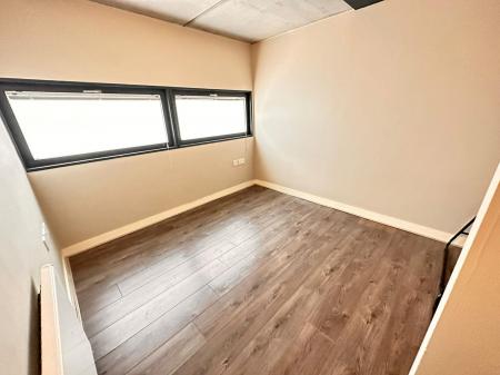 2 bedroom Flat to let in Woodfield Road, Altrincham, WA14