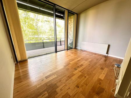 2 bedroom Flat to let in Woodfield Road, Altrincham, WA14