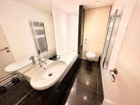 2 bedroom Flat to let in Woodfield Road, Altrincham, WA14