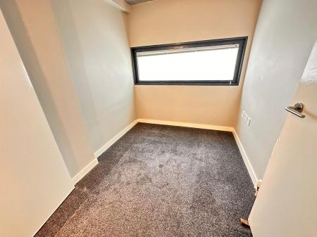 2 bedroom Flat to let in Woodfield Road, Altrincham, WA14