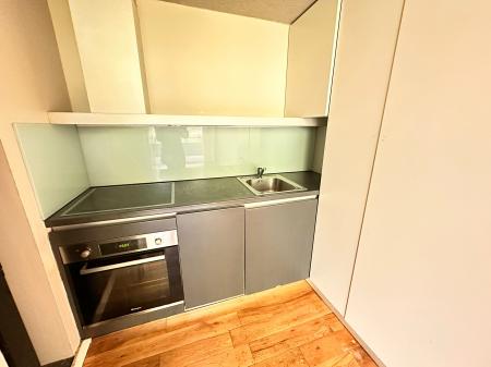 2 bedroom Flat to let in Woodfield Road, Altrincham, WA14